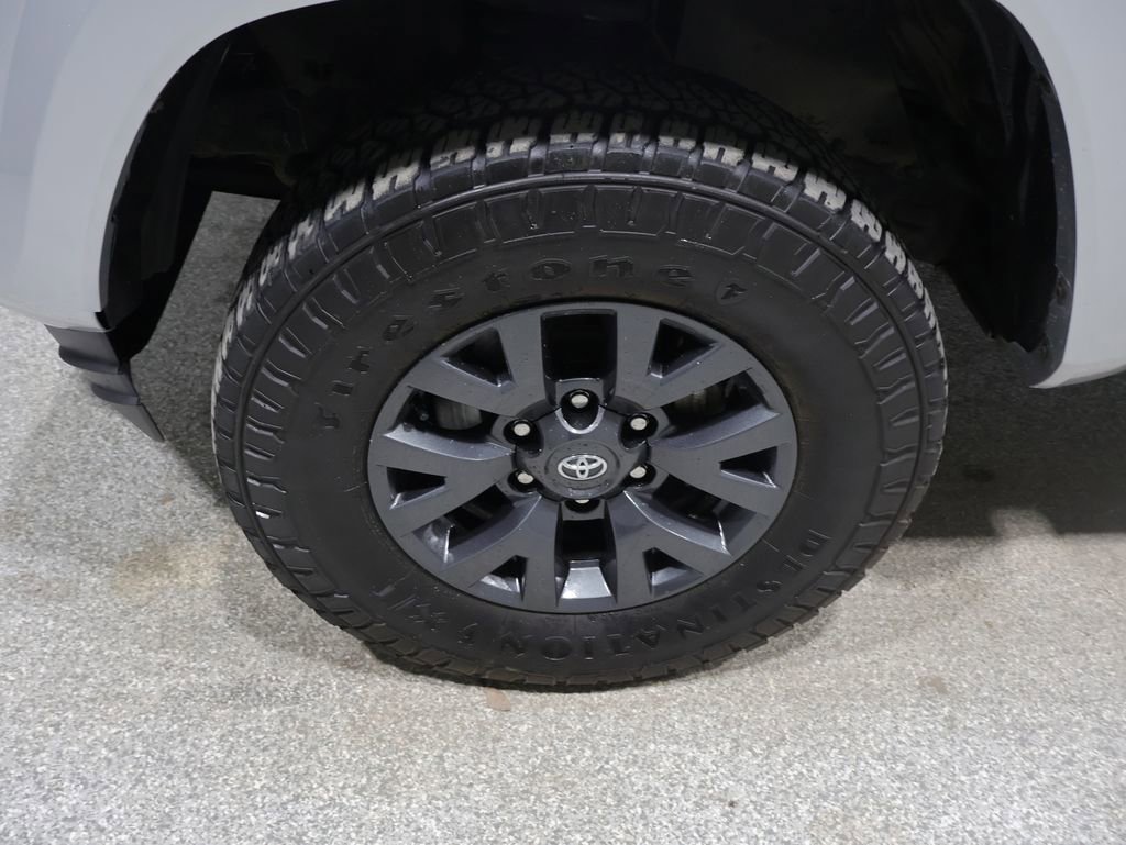 Used 2022 Toyota Tacoma SR5 w/ Technology Package AWD/4WD image 9