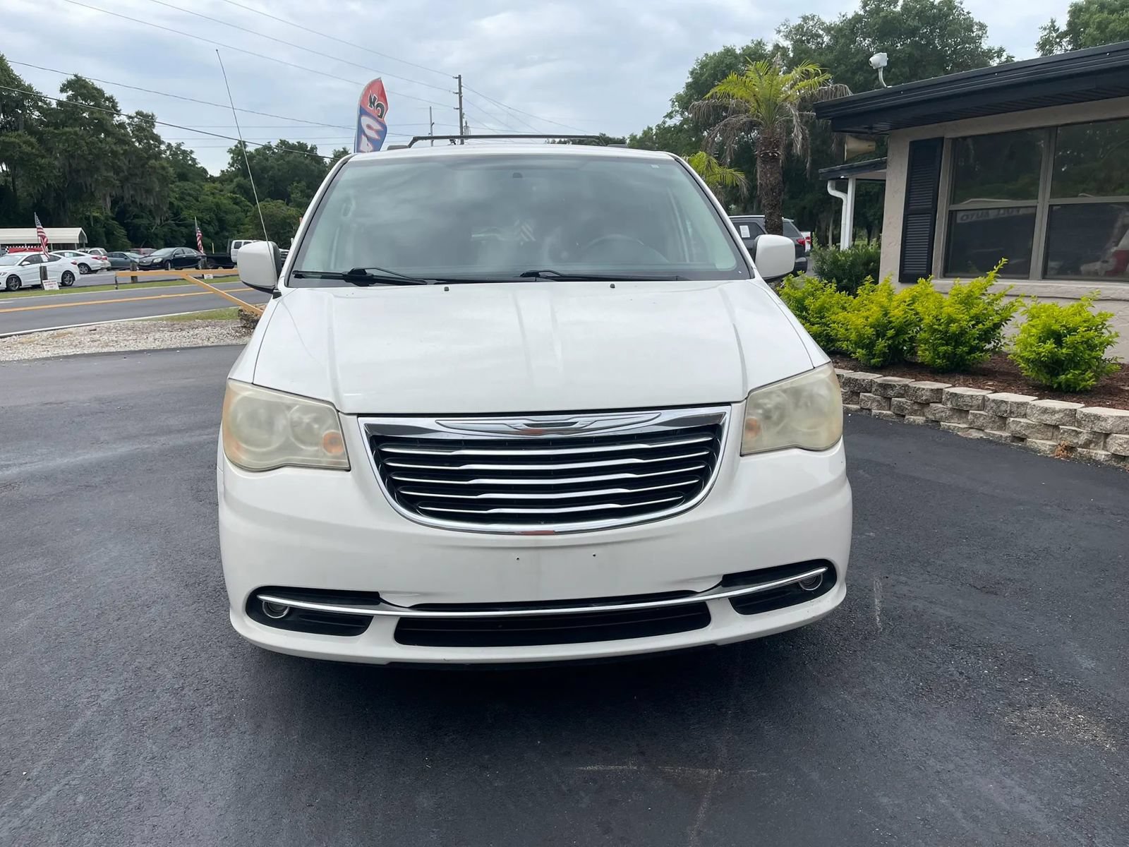 Used 2013 Chrysler Town & Country Touring FWD image 2