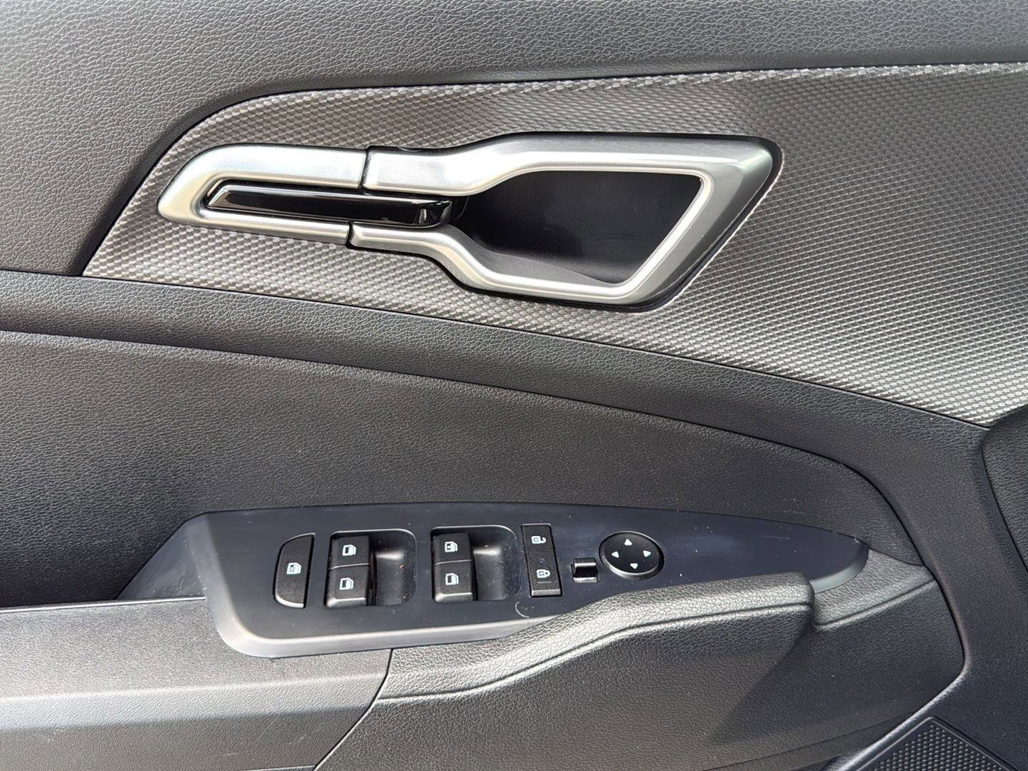 Used 2023 Kia Sportage LX image 10