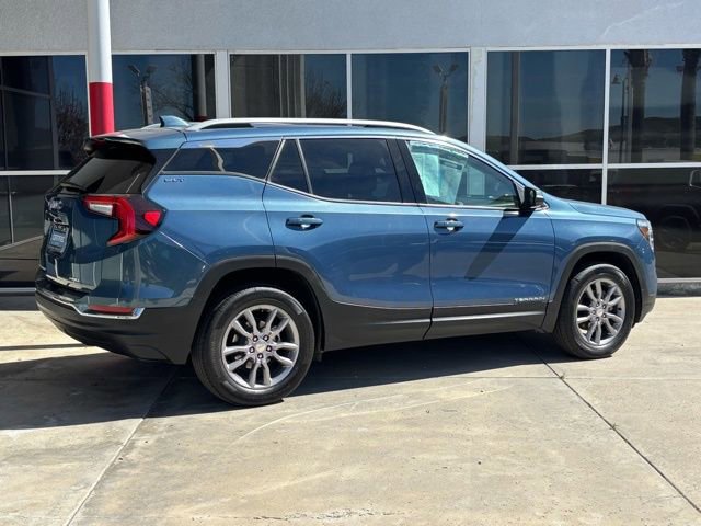 Certified 2024 GMC Terrain SLT image 3