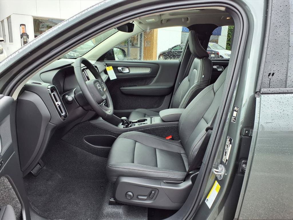 New 2026 Volvo XC40 B4 Core w/ Protection Package Premier FWD image 11