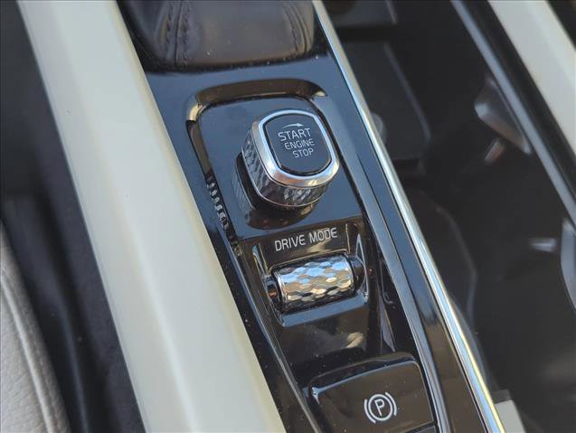 Used 2020 Volvo XC60 T6 Momentum w/ Protection Package Premier AWD/4WD image 19