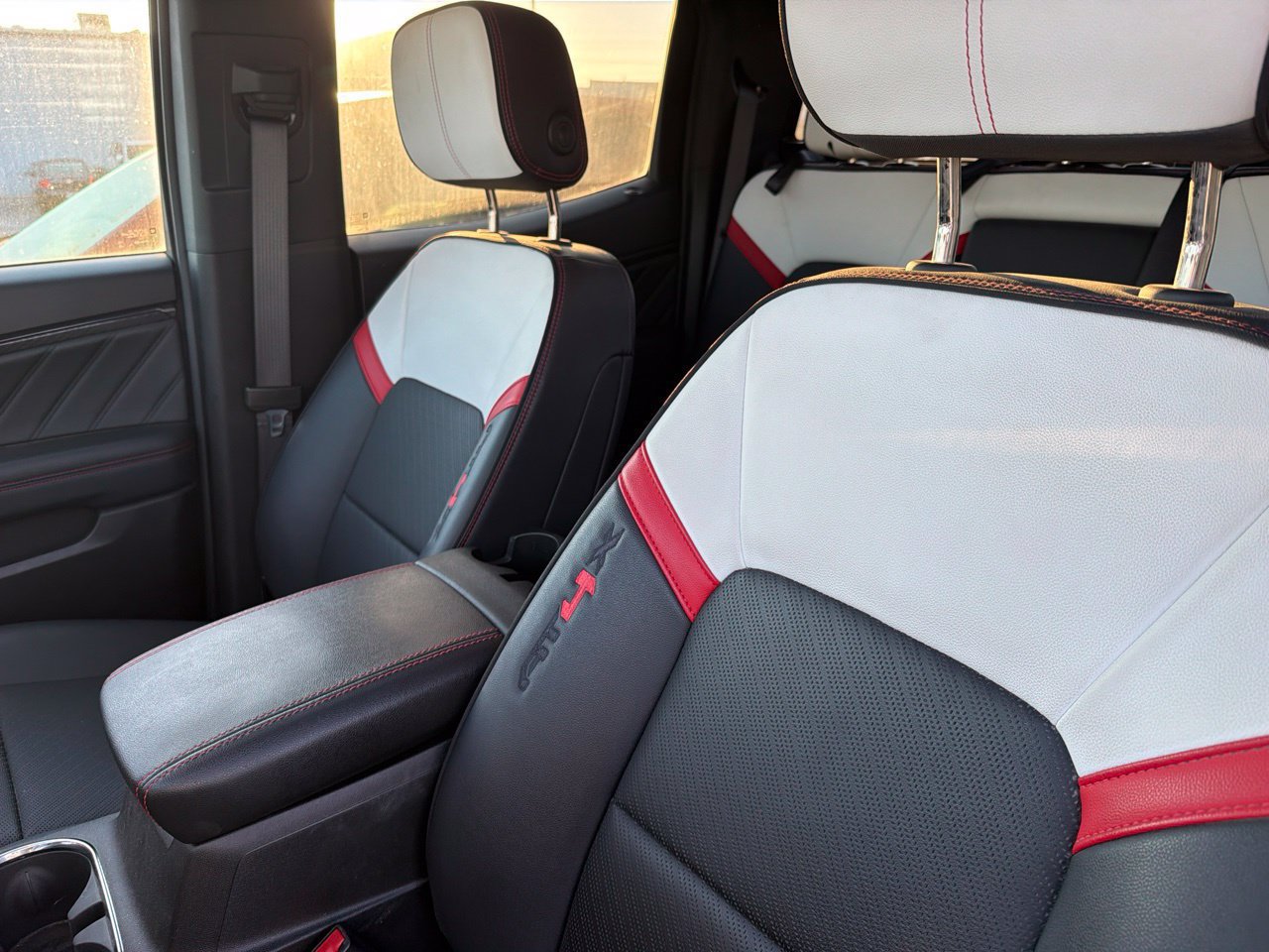 Used 2024 GMC Canyon AT4X AWD/4WD image 16