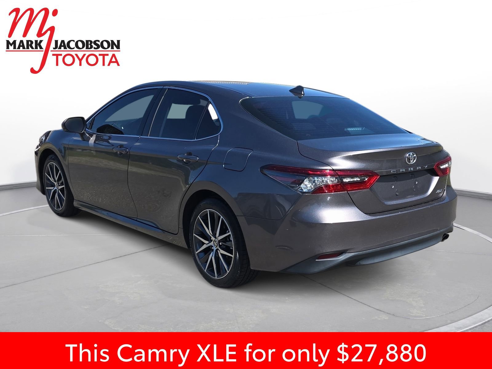 Used 2024 Toyota Camry XLE FWD image 13
