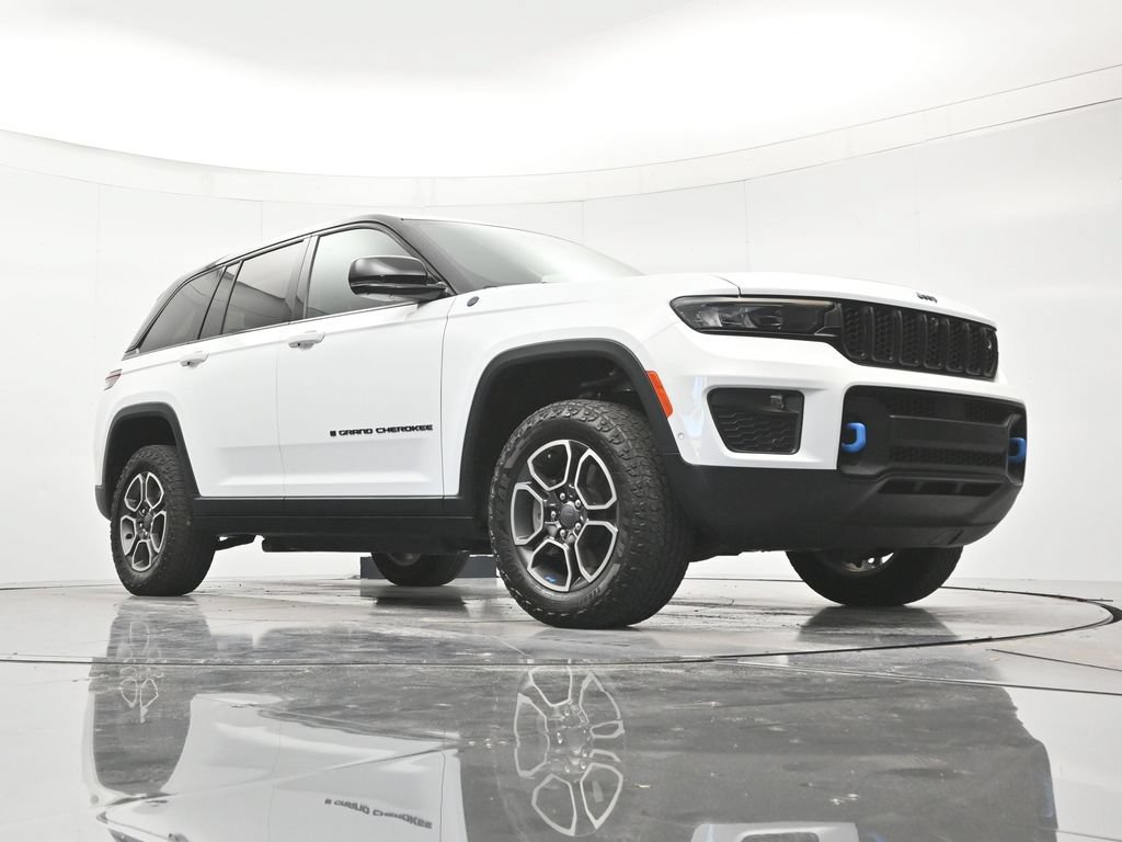 Used 2023 Jeep Grand Cherokee Trailhawk w/ Advanced Protech Group II AWD/4WD image 39