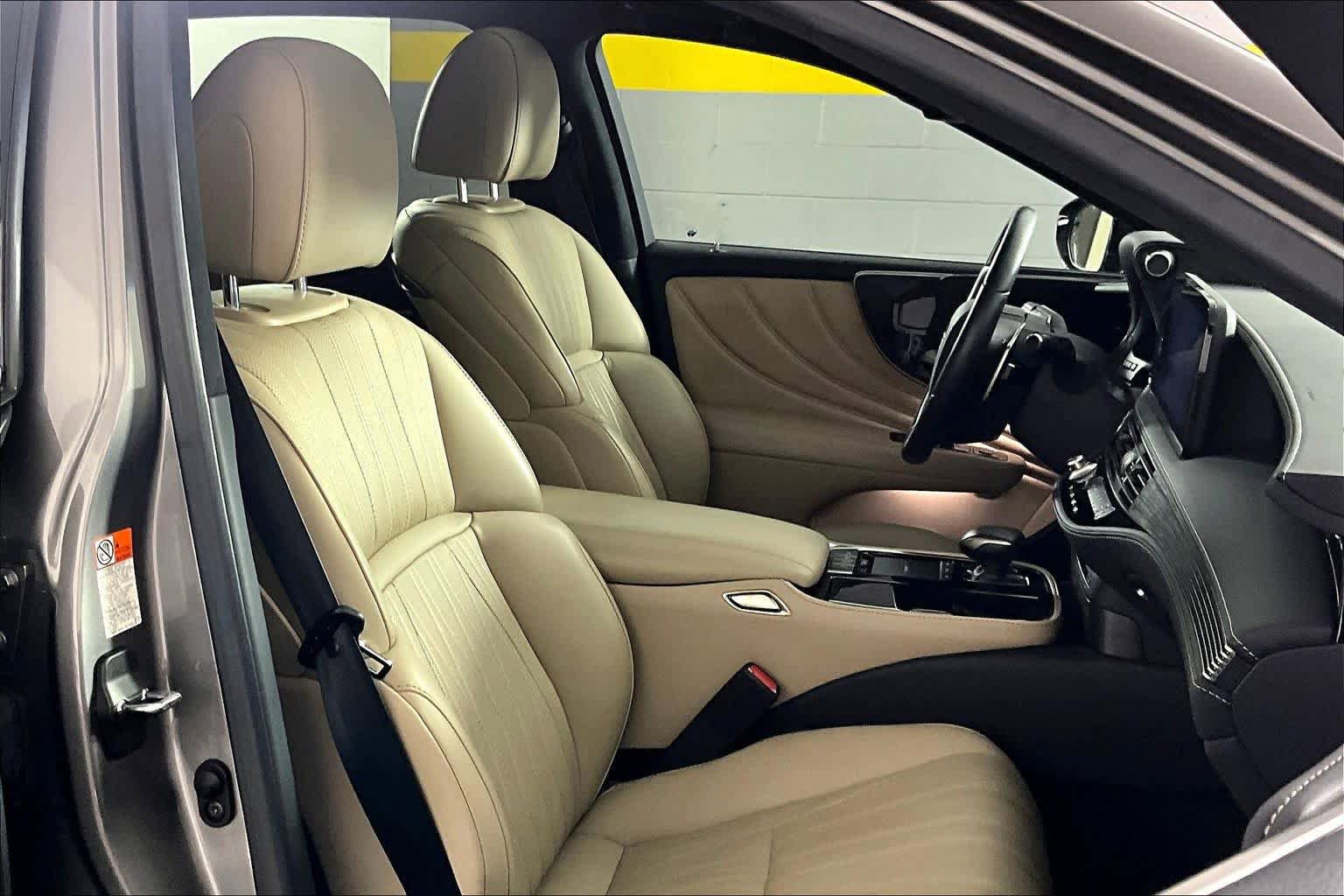 Used 2021 Lexus LS 500 w/ Interior Upgrade Package RWD image 9