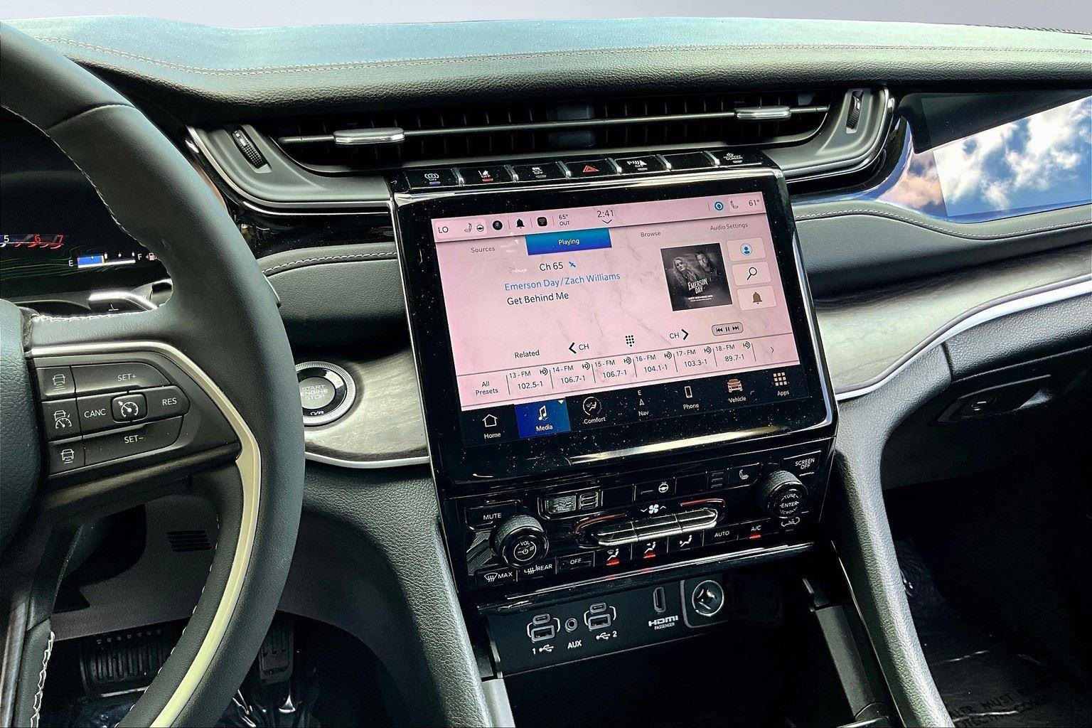 Used 2023 Jeep Grand Cherokee 4WD 4xe image 7