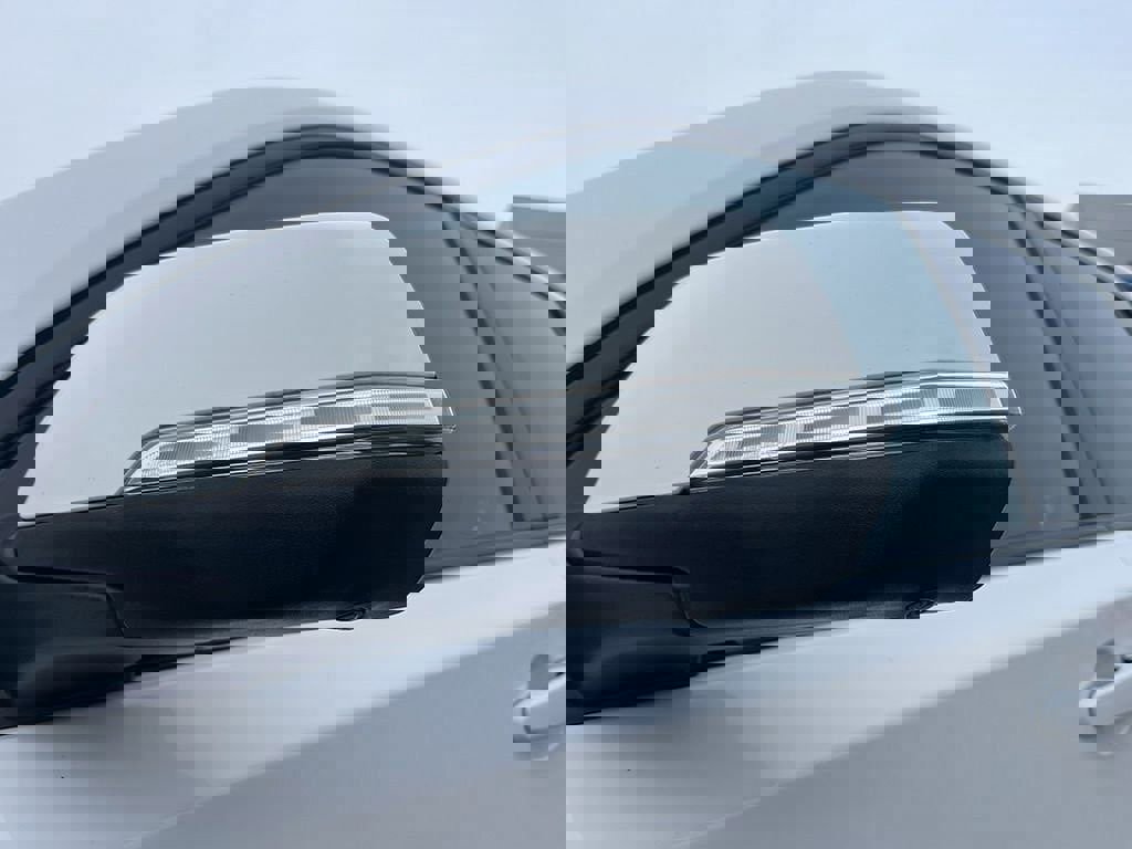 Used 2023 Chevrolet Traverse RS image 16