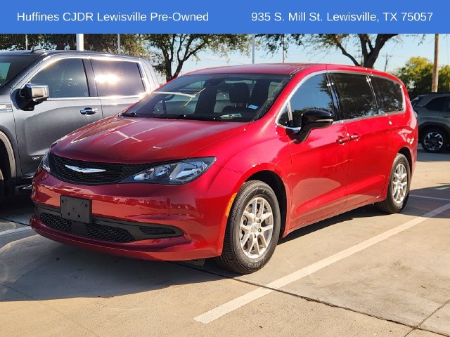 Used 2025 Chrysler Voyager LX FWD image 3
