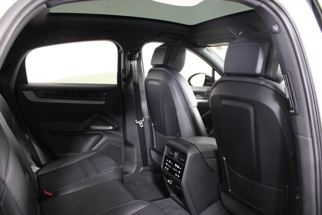 Certified 2026 Porsche Cayenne Coupe AWD/4WD image 24
