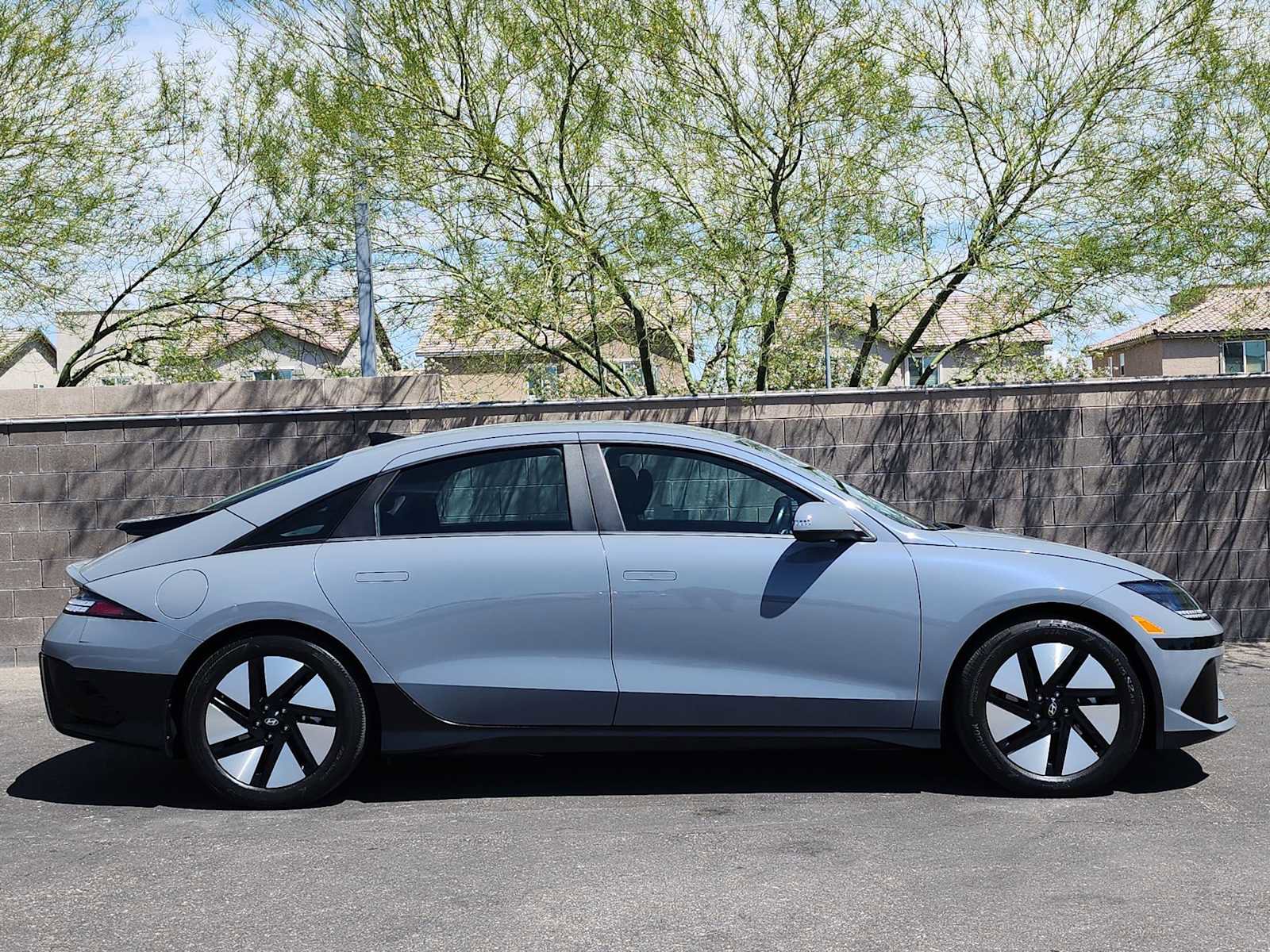 Used 2024 Hyundai Ioniq 6 SE RWD image 9
