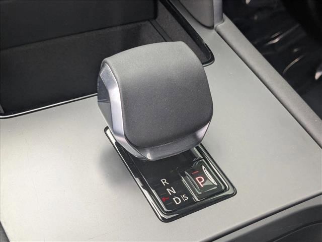 Used 2024 Land Rover Discovery Sport Dynamic SE image 12