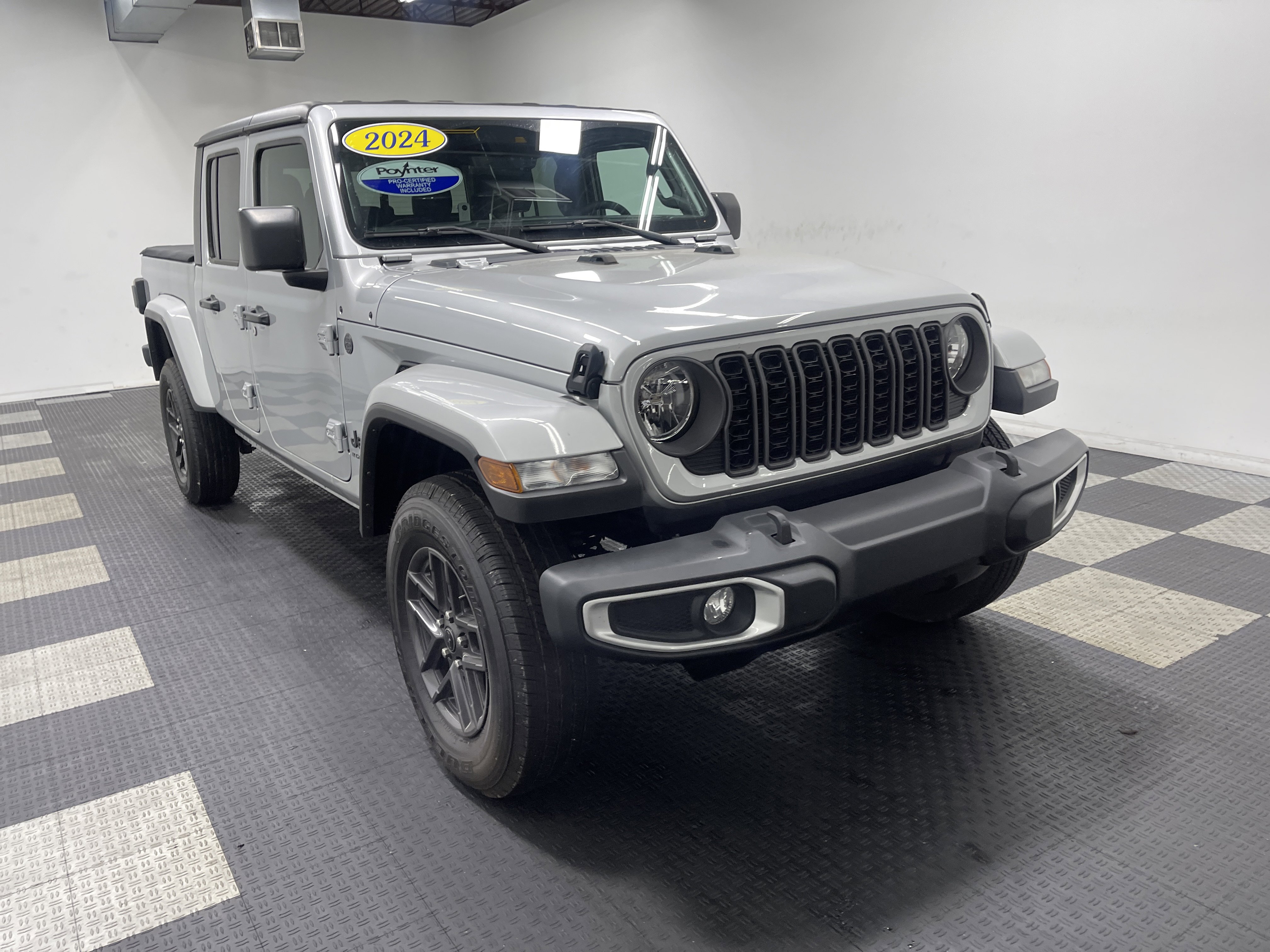 Used 2024 Jeep Gladiator Sport image 6