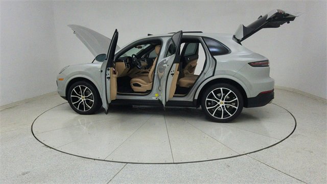 Used 2022 Porsche Cayenne image 72