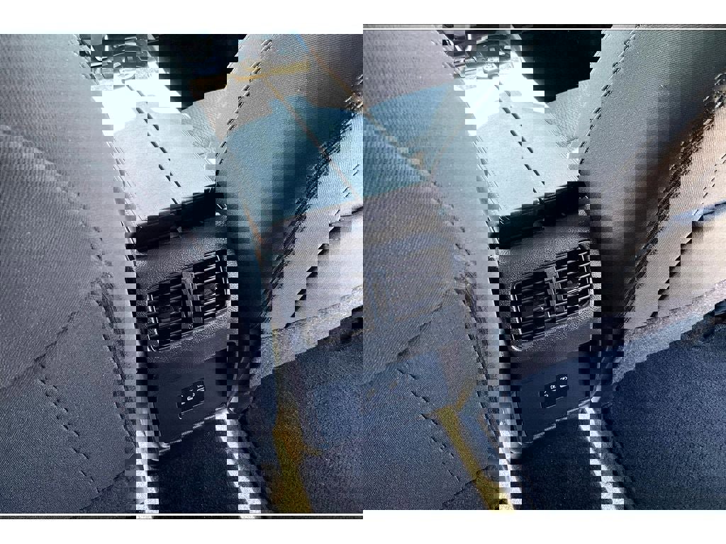 Used 2024 Nissan Rogue SV image 26