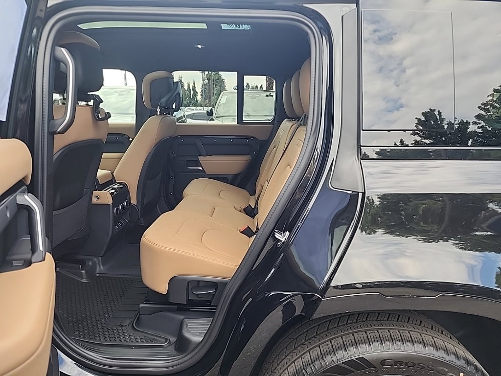 New 2026 Land Rover Defender 130 X-Dynamic SE AWD/4WD image 14