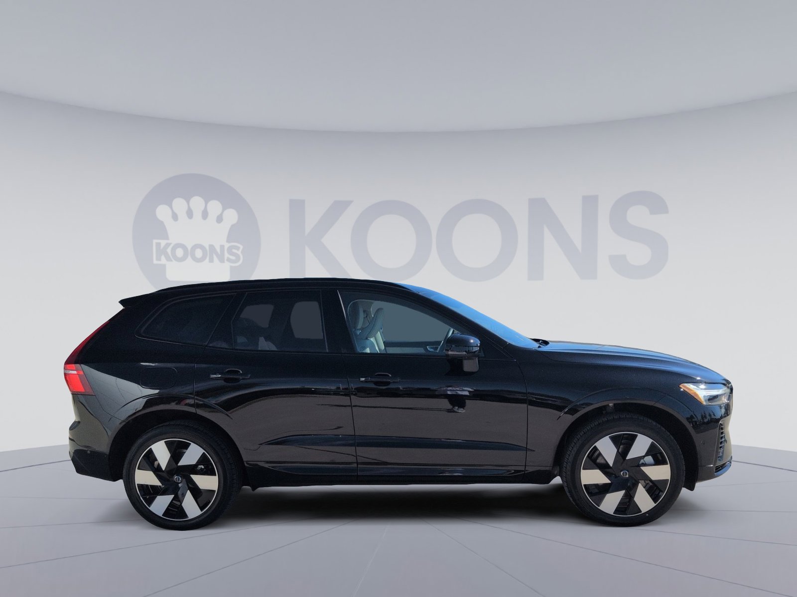 New 2025 Volvo XC60 T8 Plus w/ Protection Package Premier image 8