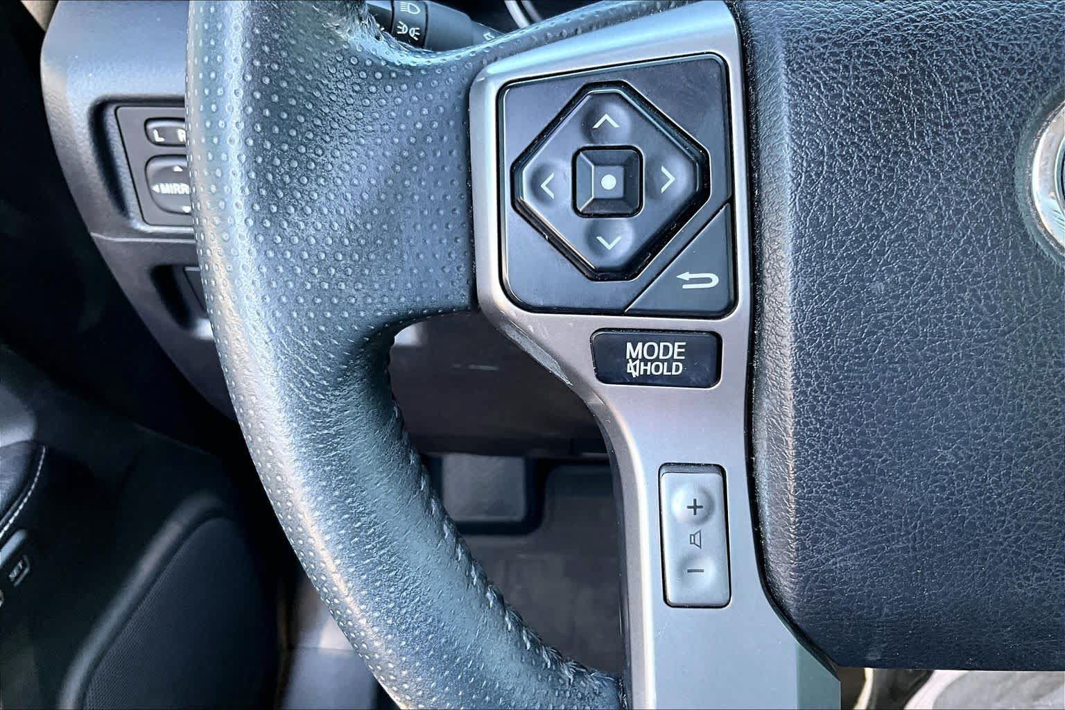 Used 2016 Toyota 4Runner Limited AWD/4WD image 21