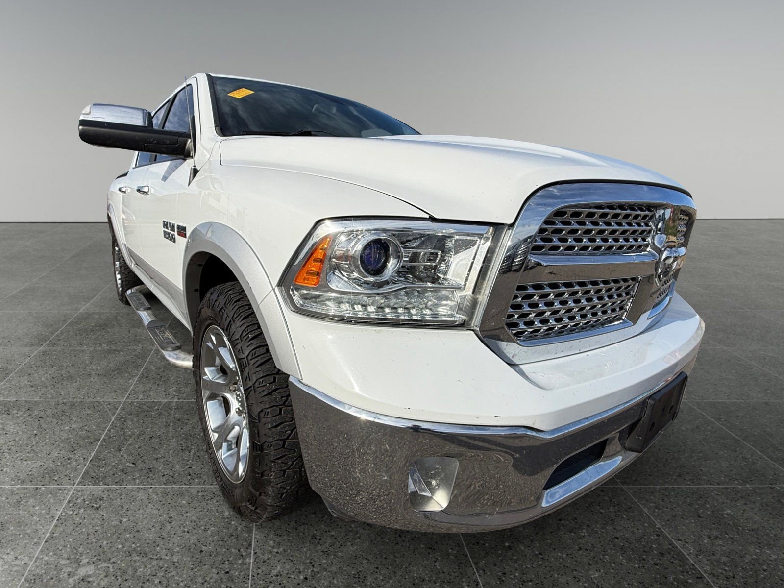 Used 2017 RAM 1500 Laramie w/ Convenience Group AWD/4WD image 9