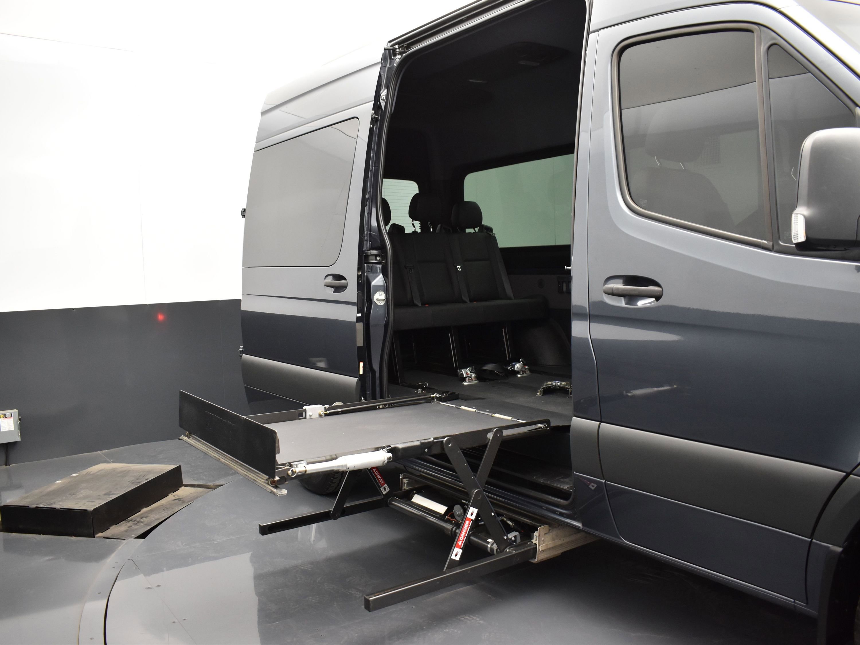 Used 2019 Mercedes-Benz Sprinter 2500 image 40