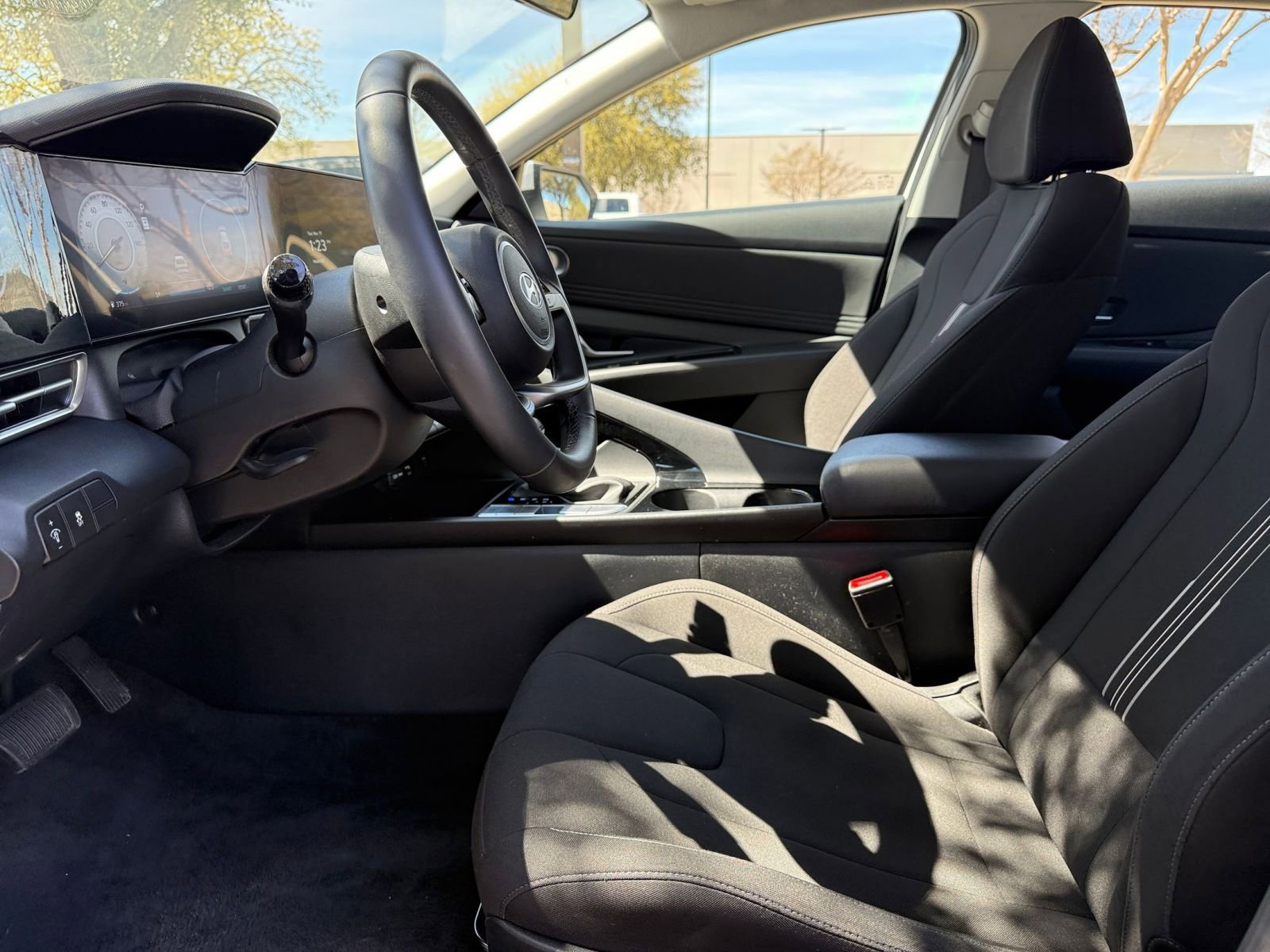 Used 2025 Hyundai Elantra SEL image 28