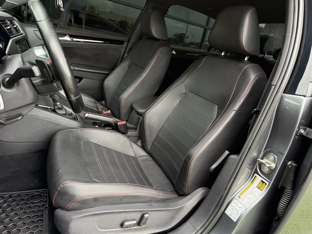 Used 2018 Volkswagen Jetta GLI FWD image 10