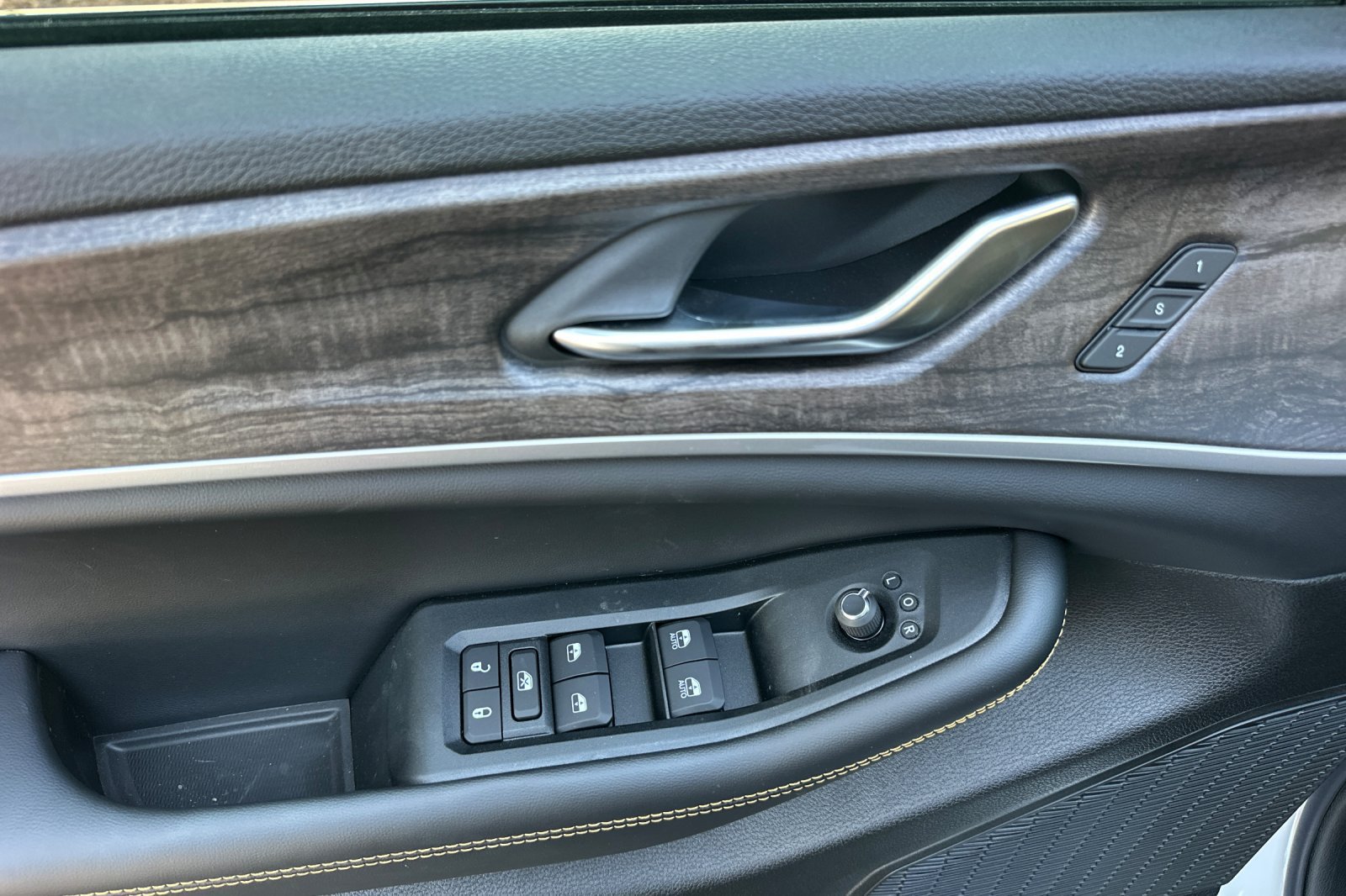 New 2026 Jeep Grand Cherokee L Limited AWD/4WD image 10