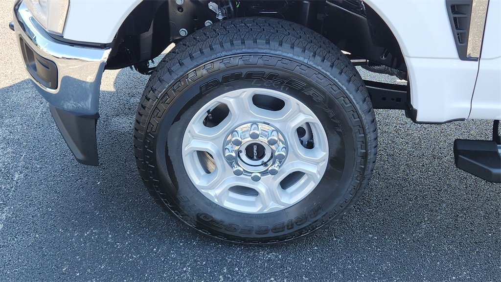 New 2026 Ford F250 XLT w/ FX4 Off-Road Package image 14