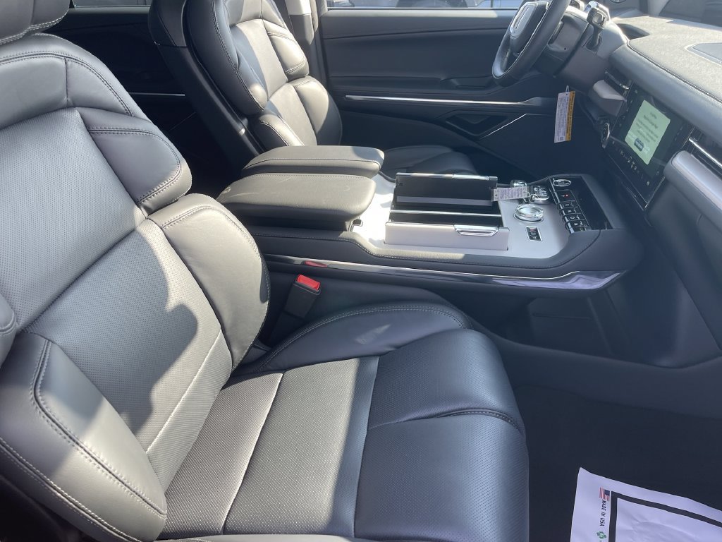 New 2026 Lincoln Navigator L Reserve AWD/4WD image 32