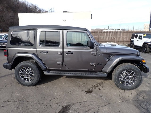 New 2026 Jeep Wrangler Unlimited Sahara AWD/4WD image 8