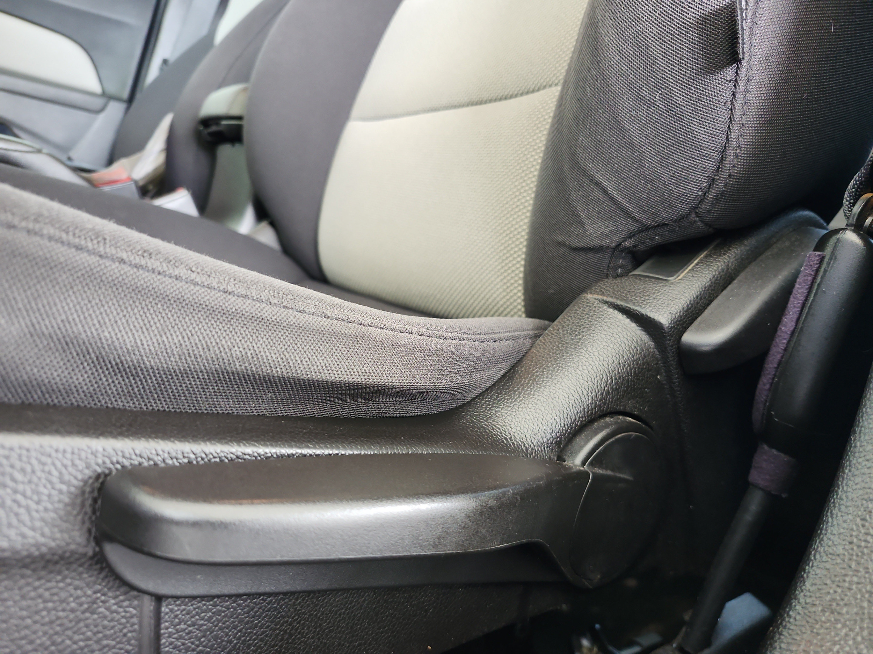 Used 2013 Chevrolet Cruze LS FWD image 17