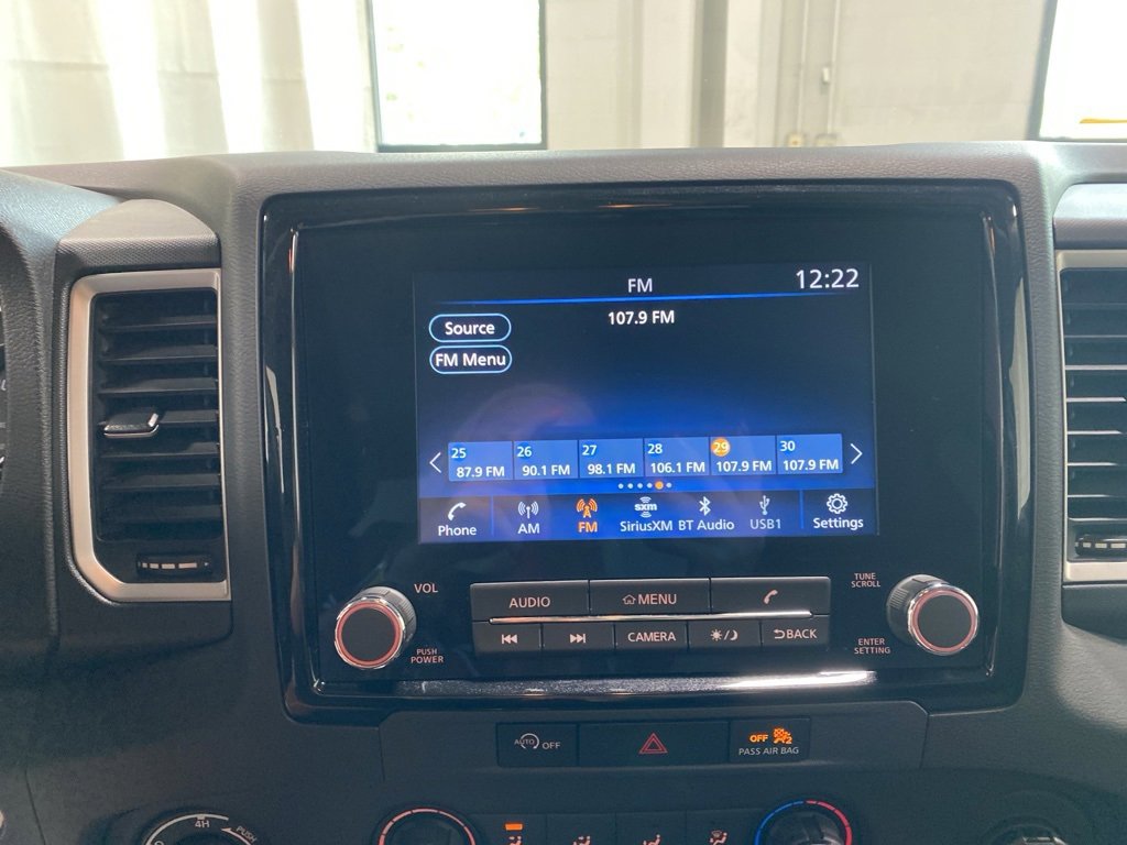 Used 2024 Nissan Frontier SV image 2