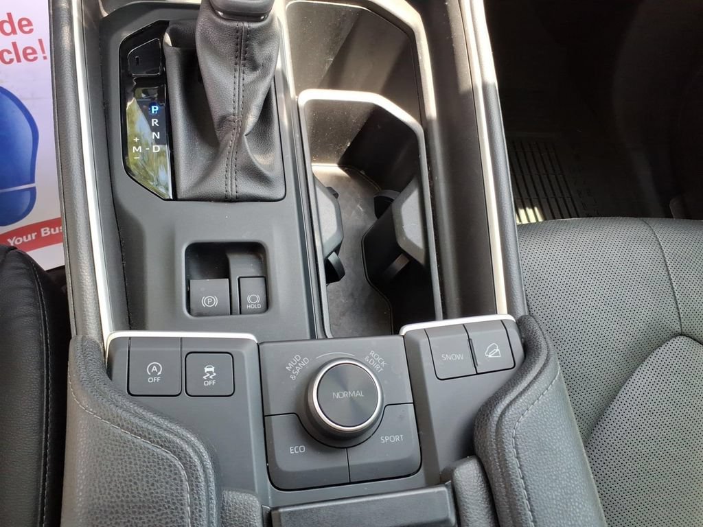 Used 2024 Toyota Grand Highlander AWD image 24