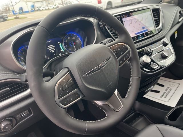 New 2026 Chrysler Pacifica Select image 15