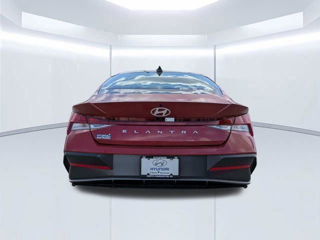 Certified 2025 Hyundai Elantra SEL FWD image 5