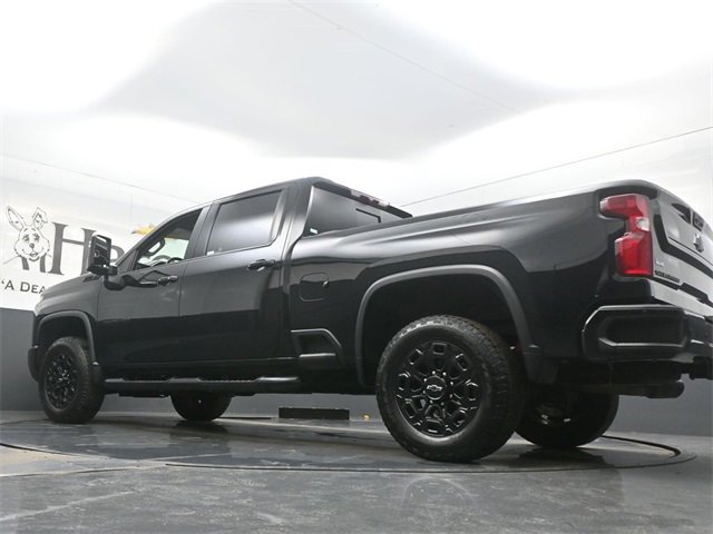 Used 2024 Chevrolet Silverado 2500 LTZ w/ LTZ Plus Package image 5