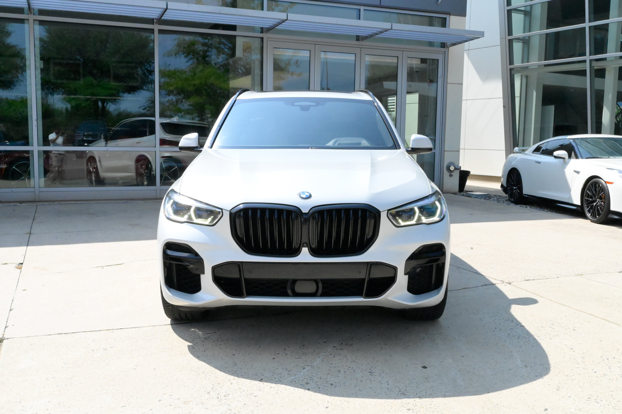 Used 2022 BMW X5 M50i w/ Executive Package AWD/4WD image 2