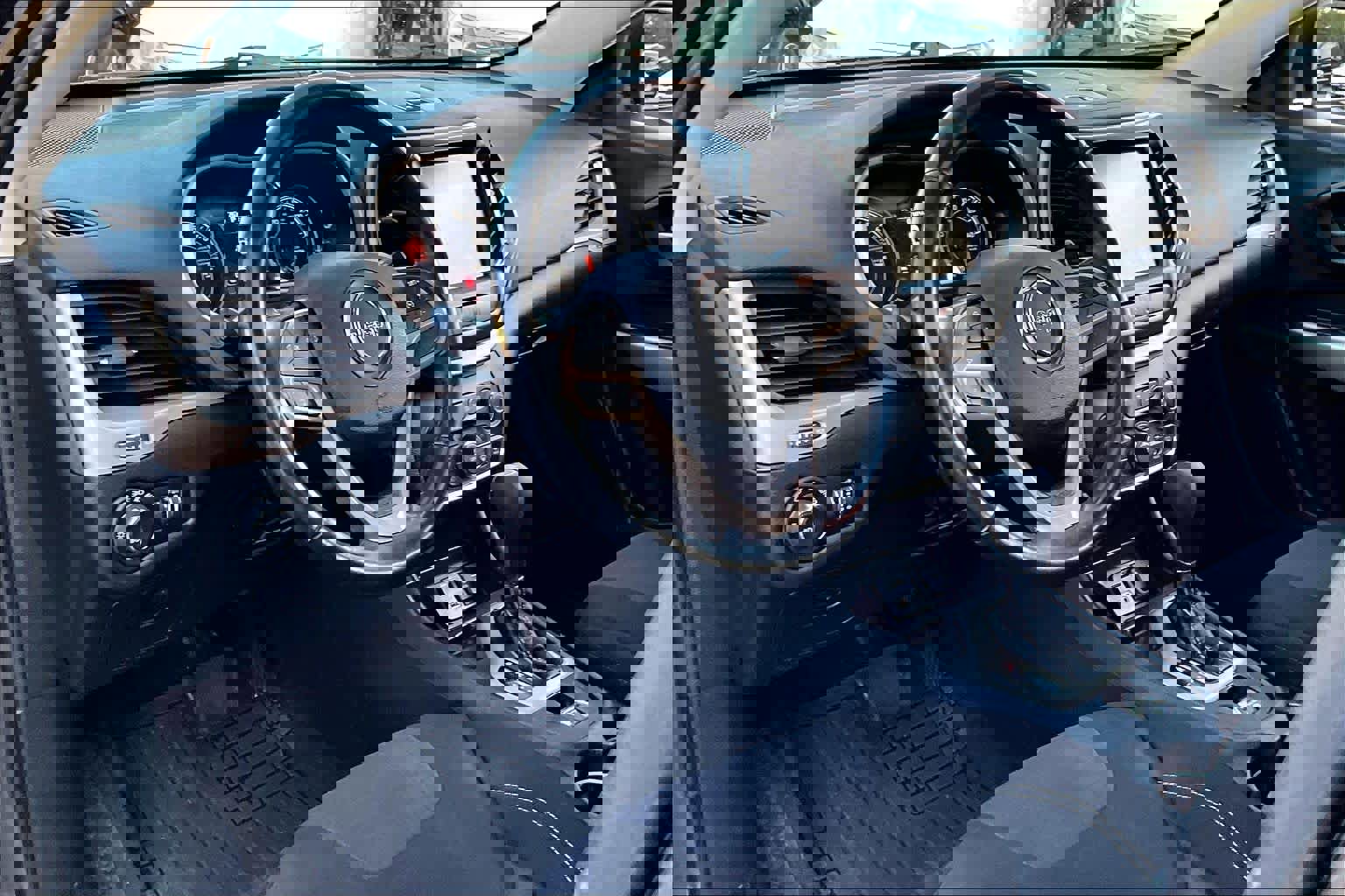 Used 2017 Jeep Cherokee Latitude w/ Safety/Convenience Group image 16