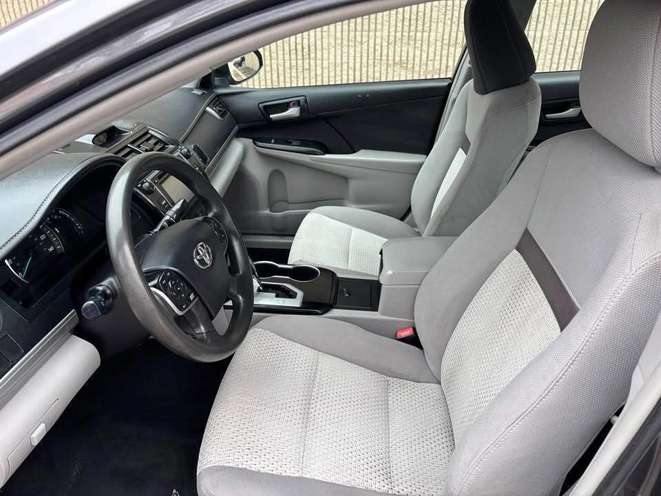Used 2014 Toyota Camry LE FWD image 3