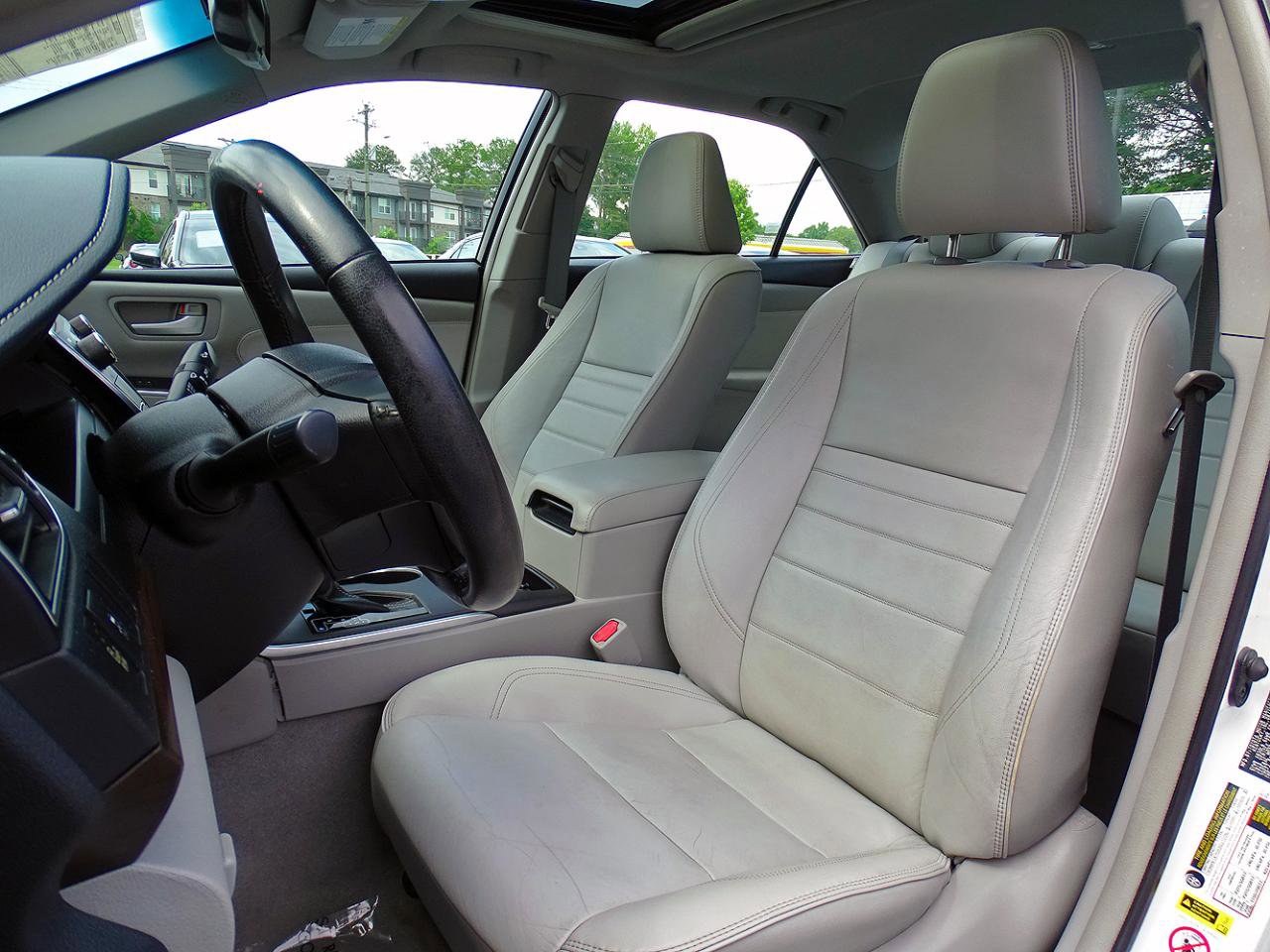 Used 2015 Toyota Camry XLE w/ Moonroof Package FWD image 16