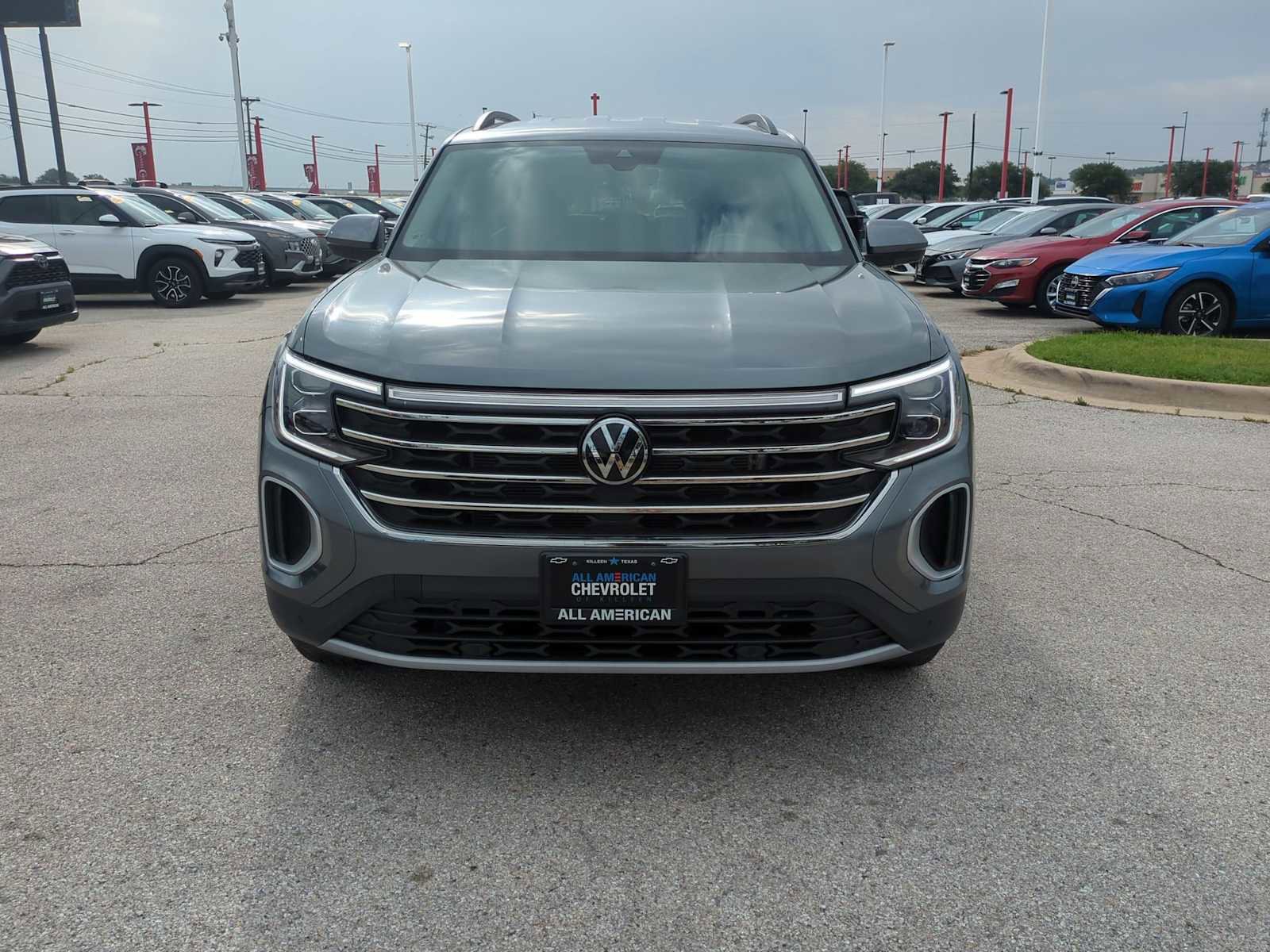Used 2024 Volkswagen Atlas SE w/ Black Wheel Package FWD image 3