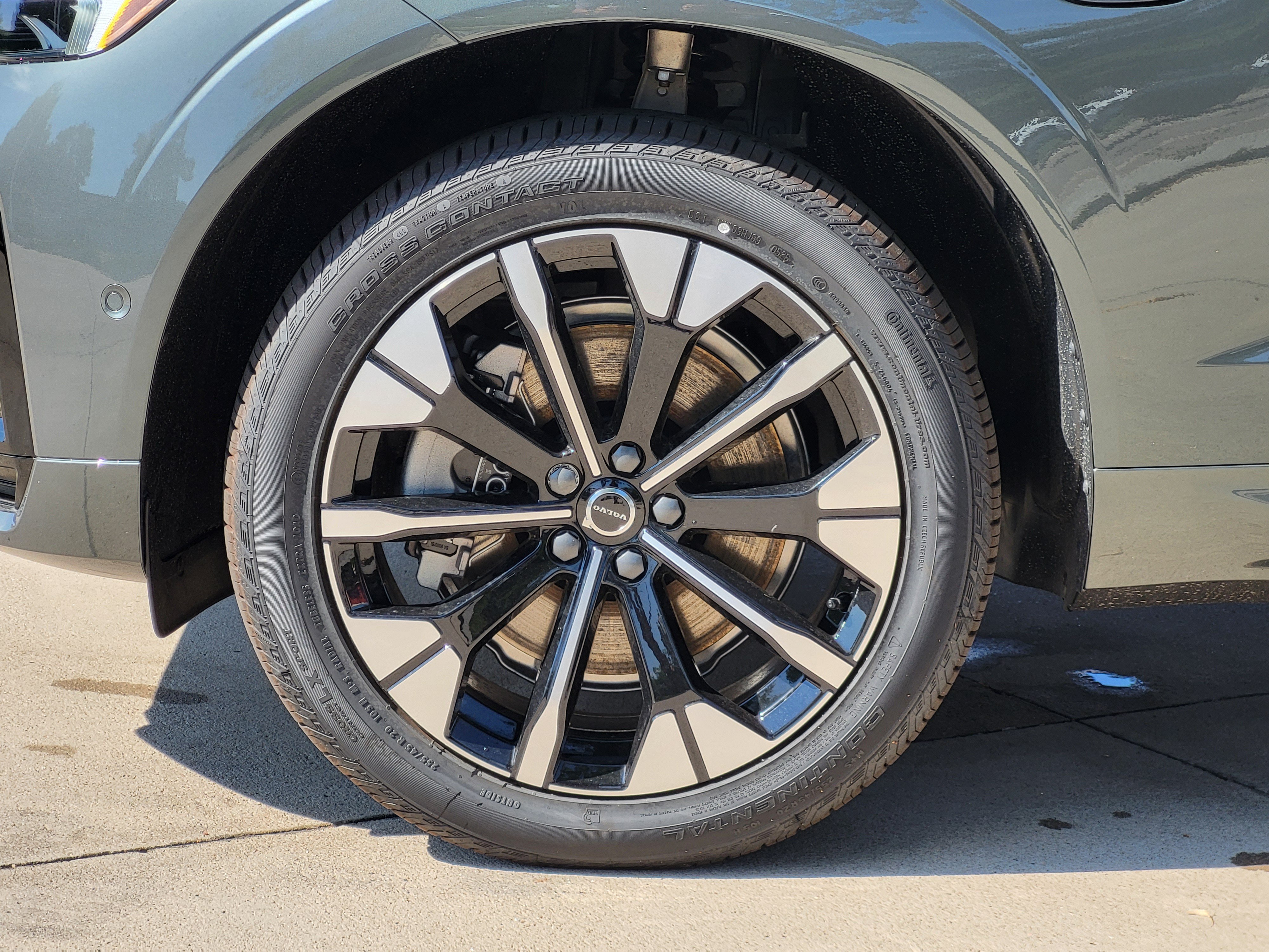 New 2026 Volvo XC60 T8 Plus w/ Protection Package Premier AWD/4WD image 7