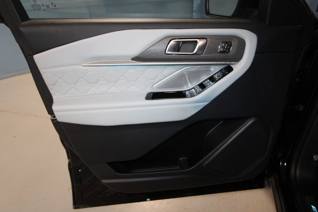 Used 2025 Ford Explorer Platinum w/ LUX Leather Package image 5