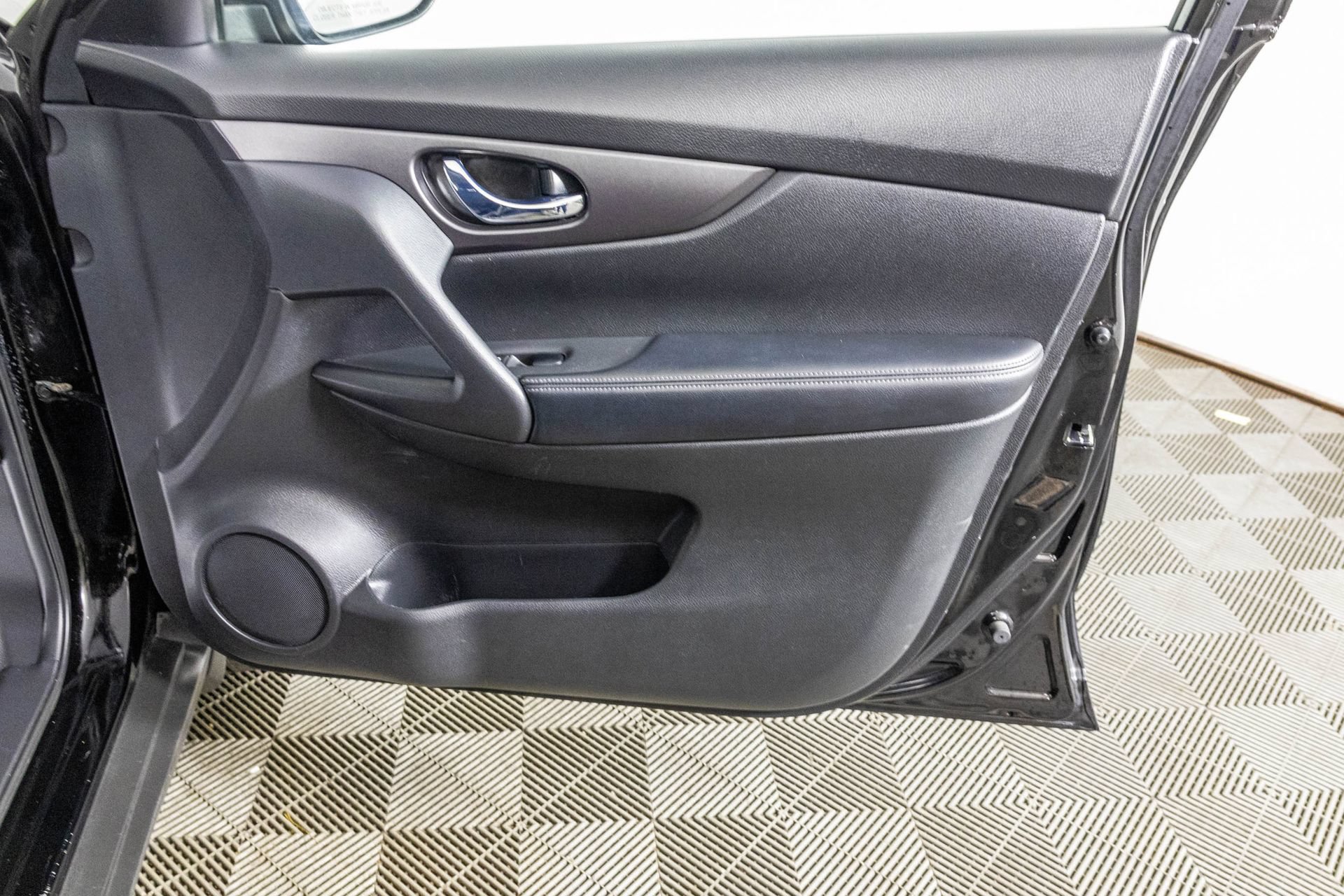 Used 2016 Nissan Rogue S AWD/4WD image 45