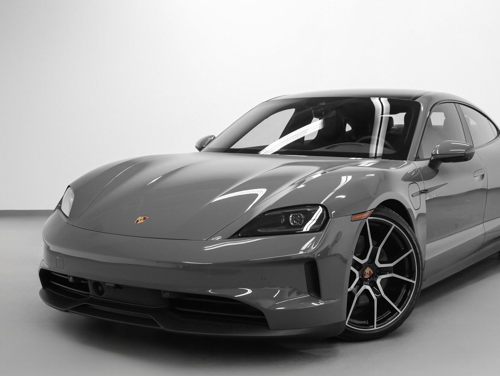 New 2025 Porsche Taycan image 7