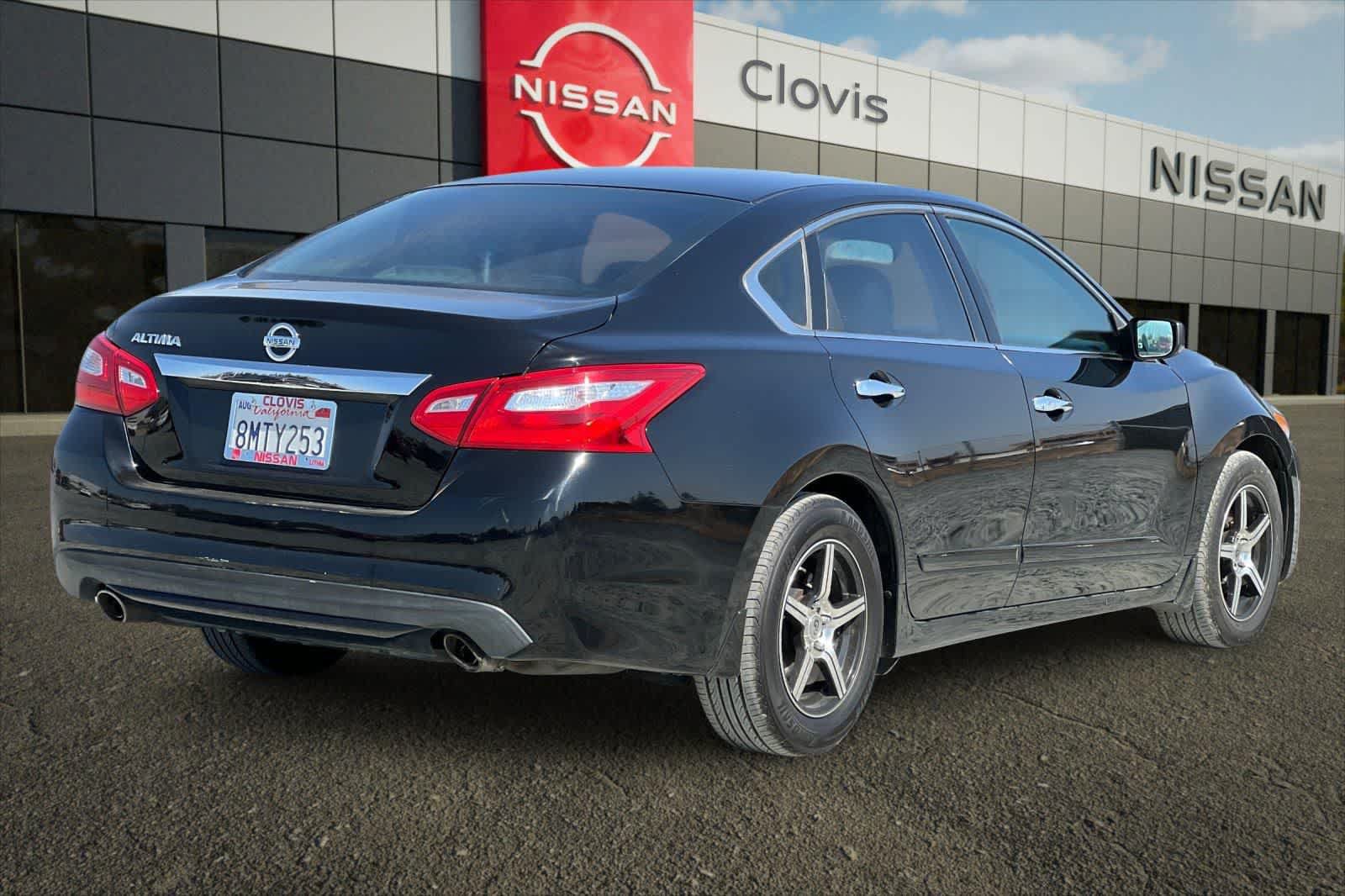 Used 2017 Nissan Altima 2.5 S w/ Power Driver Seat Package FWD image 3