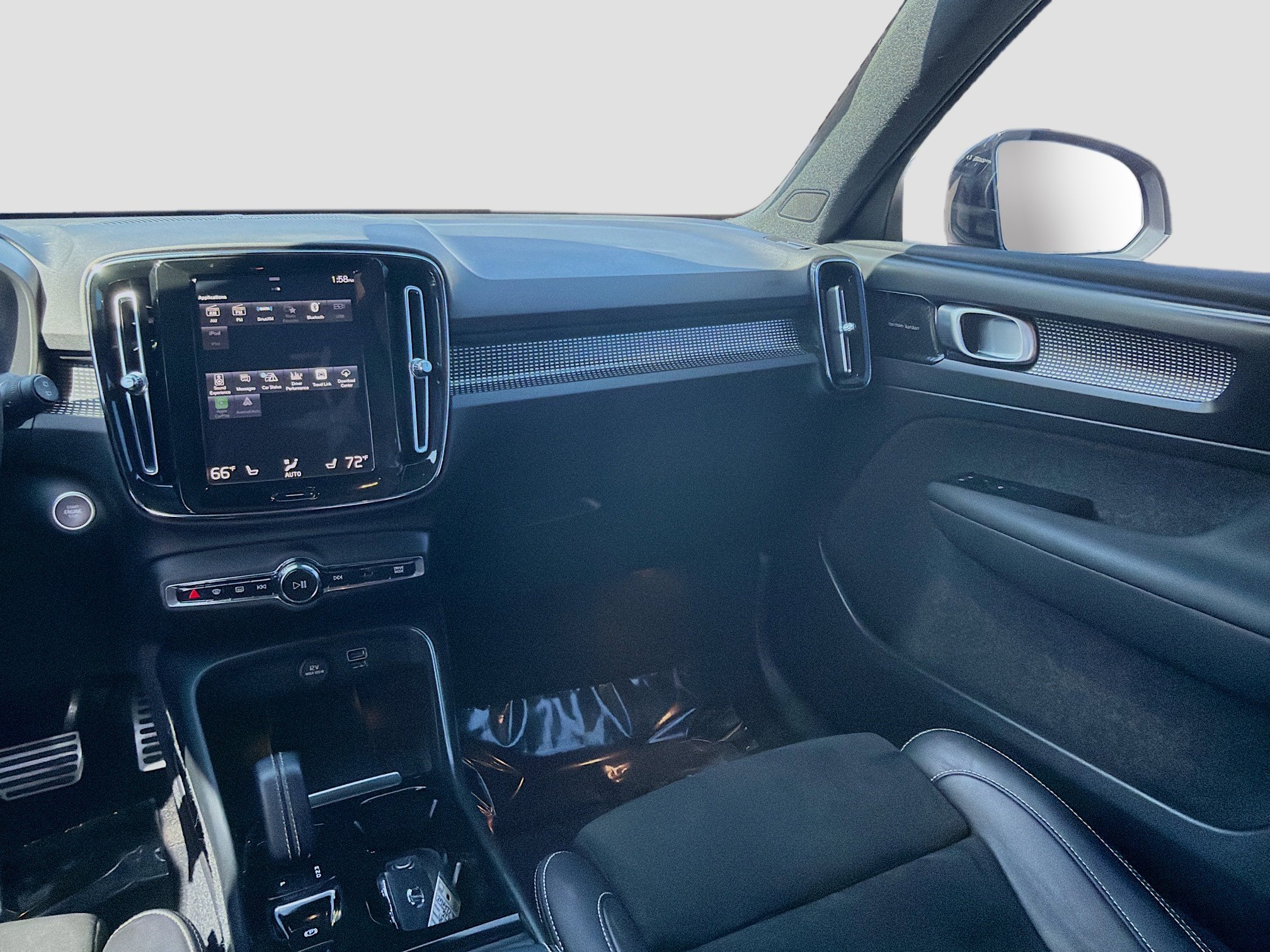 Used 2022 Volvo XC40 T5 R-Design w/ Advanced Package image 22