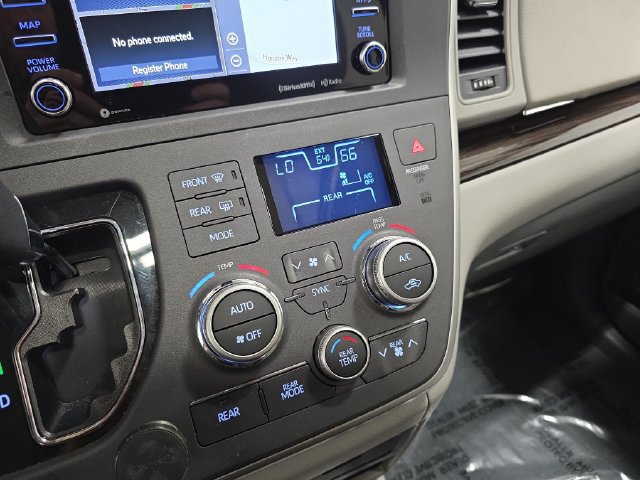 Certified 2020 Toyota Sienna XLE w/ XLE Navigation Package FWD image 21