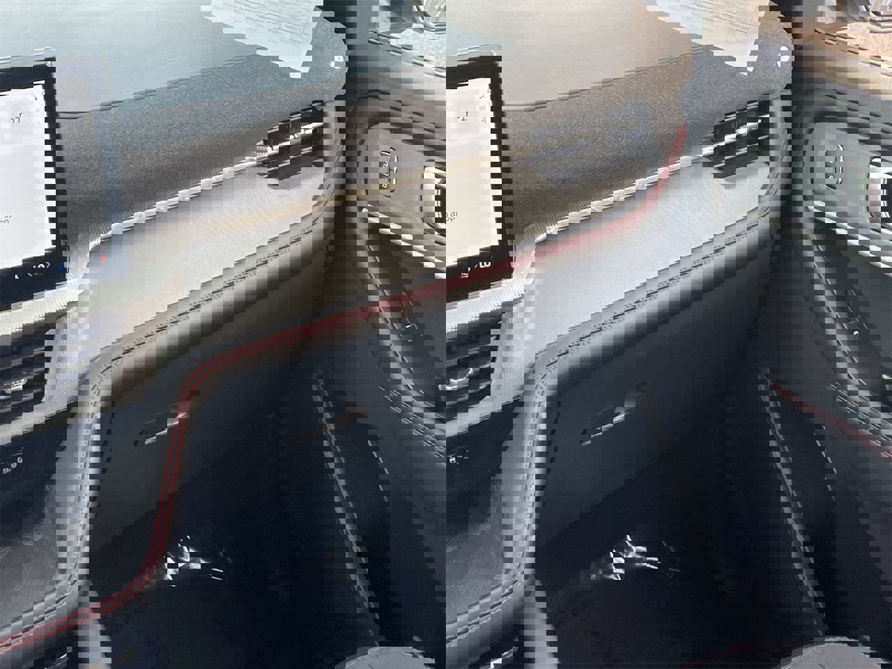 Used 2025 Ford Explorer ST-Line w/ Premium Package image 15