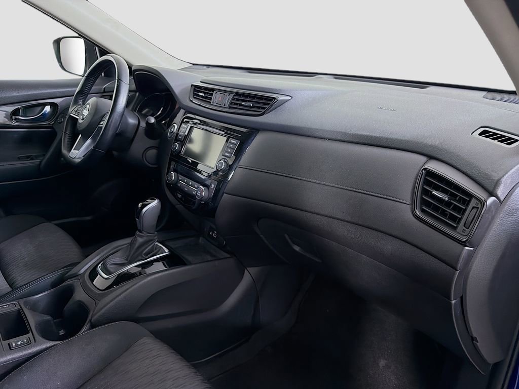Used 2020 Nissan Rogue SV image 28